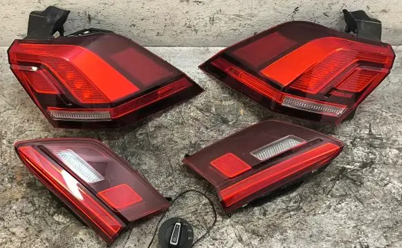 Volkswagen Tiguan Allspace Rear/tail lights set 