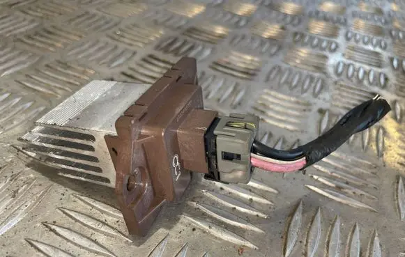 Hyundai Santa Fe Heater blower motor/fan resistor CC1