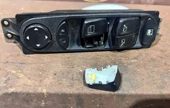 Mercedes-Benz Vito Viano W639 Electric window control switch A6395450413