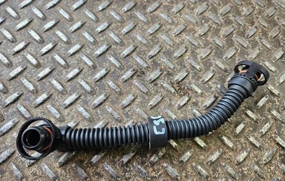 Audi A5 Breather/breather pipe/hose 06R103213