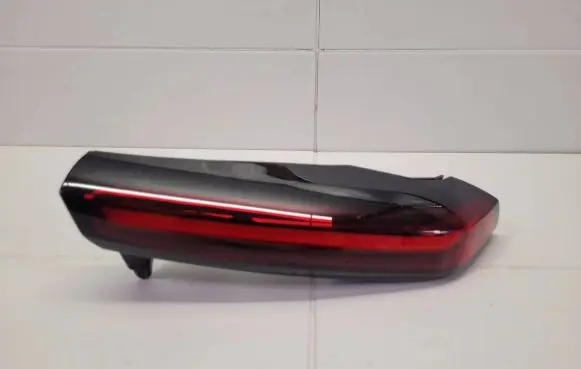 Tailgate rear/tail lights