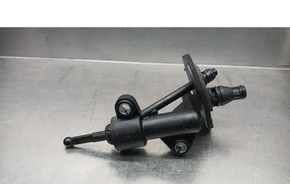 Opel Corsa D Clutch master cylinder 55190993