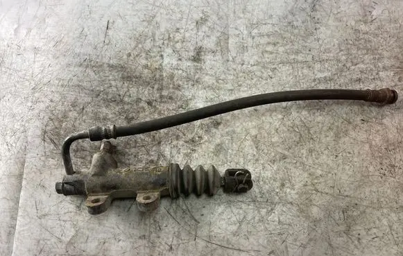 KIA Carens I Clutch slave cylinder 