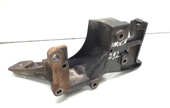 Suzuki Grand Vitara II Engine mounting bracket