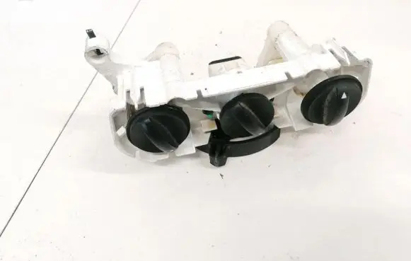 Toyota Corolla E120 E130 Climate control unit