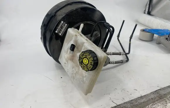 Renault Master III Brake booster 472107603R 03786707014