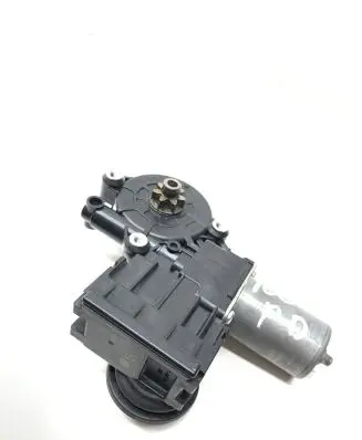Toyota Prius (XW50) Front door window regulator motor 8571047140 0620203892