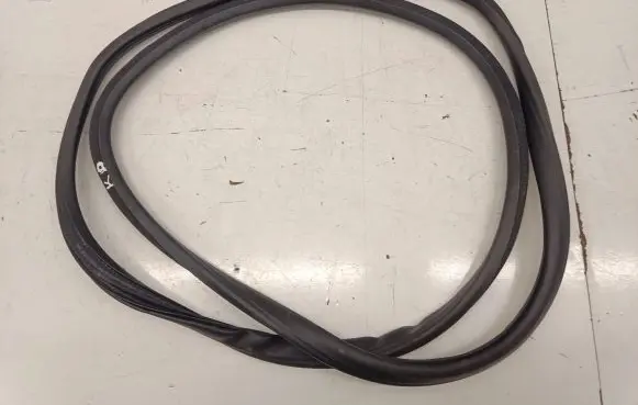 Opel Astra K Front door rubber seal 39179848