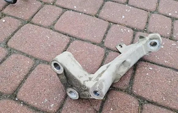 Opel Combo E Lower shock absorber bracket S0420B