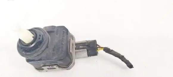Opel Astra G Headlight level adjustment motor 90590665