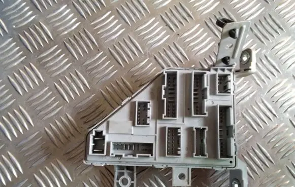 Hyundai Tucson JM Fuse module 911102E501