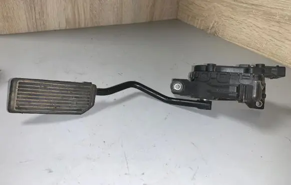 Nissan Primera Accelerator throttle pedal 18002AU410 6PV00862001