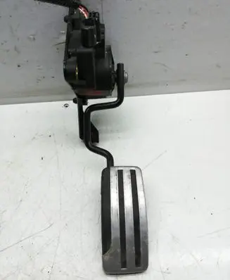 Nissan Qashqai Accelerator throttle pedal