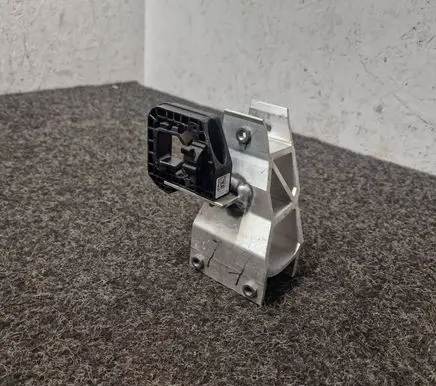 BMW X3 G01 Radiator mount bracket 7399965
