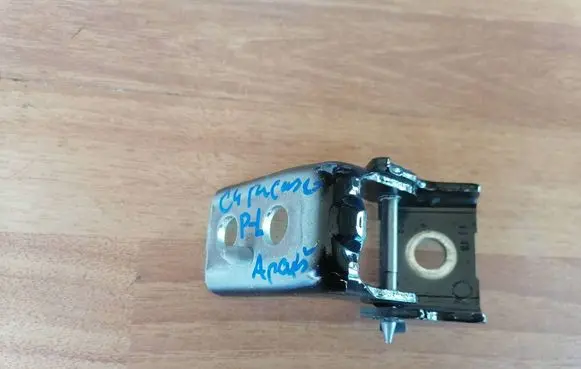 Citroen C4 II Picasso Front door lower hinge 1608322080