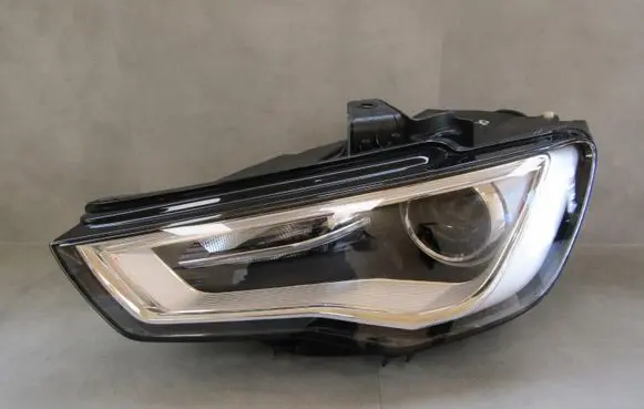 Audi A3 S3 8V Headlight/headlamp 8V0941005