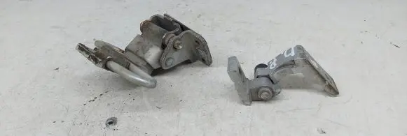 Volkswagen PASSAT B5.5 Front door hinge set 4B0831412B
