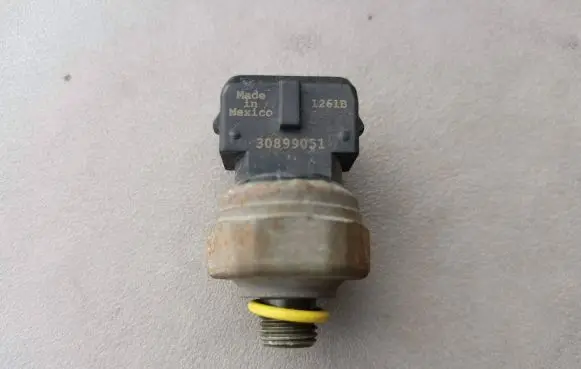Volvo S60 Air conditioning (A/C) pressure sensor 30899051 1261B
