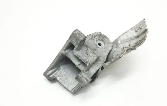 Volvo XC90 Engine mounting bracket 30680588