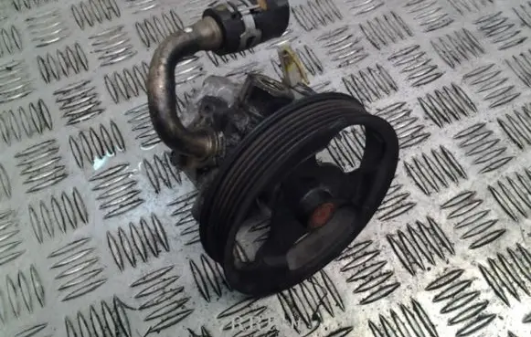 Mazda 3 I Power steering pump 4630852