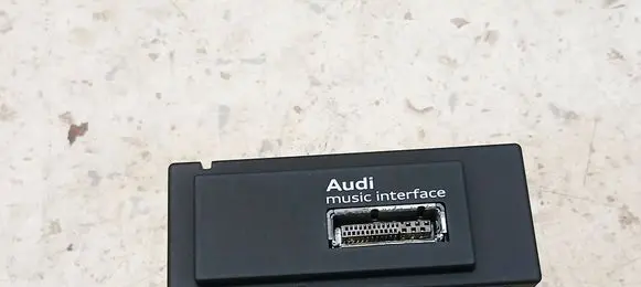 Audi A3 S3 8V USB socket connector 8V0035736