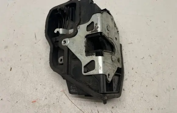 BMW 5 F10 F11 Front door lock 7202145 A053702
