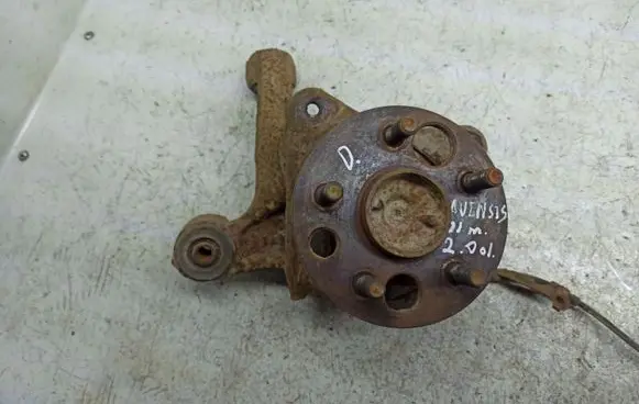 Toyota Avensis T220 Rear wheel hub