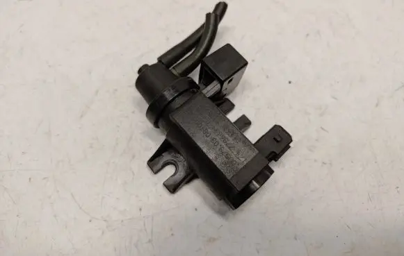 BMW 5 E60 E61 Valve vacuum 7796634 11747796634 11742247906