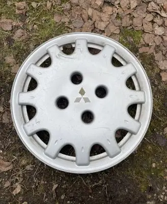 Mitsubishi Space Wagon R14 wheel hub/cap/trim MB681446