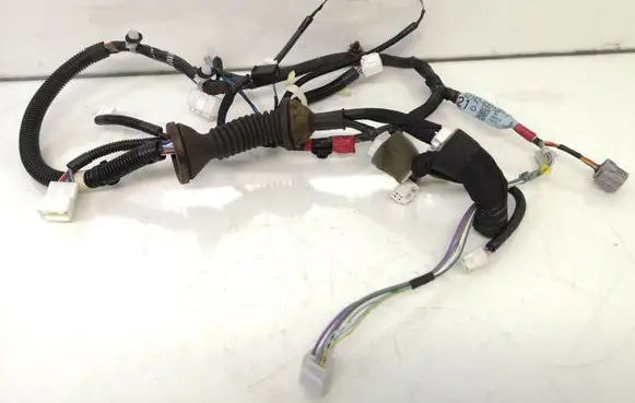 Lexus IS 220D-250-350 Front door wiring loom 8215253210F1