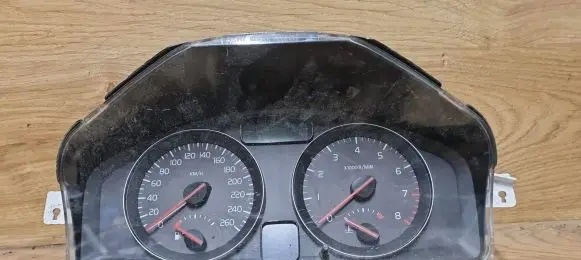Volvo S40 Speedometer (instrument cluster) 31254775