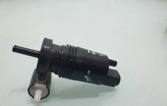 Dodge Durango III Windscreen/windshield washer pump 05152075AA