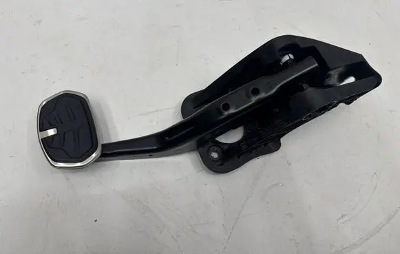 BMW 1 F70 Brake pedal 14145710 6891124 1031392