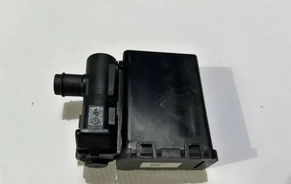 Chevrolet Corvette C6 Breather valve 6047829