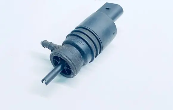 Volkswagen Jetta V Windscreen/windshield washer pump 1T0955651