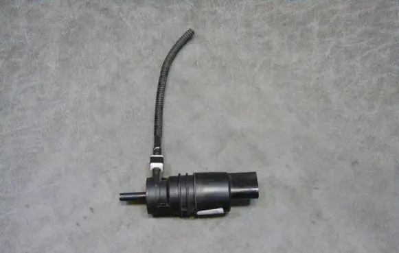BMW 3 E90 E91 Windscreen/windshield washer pump 730258901