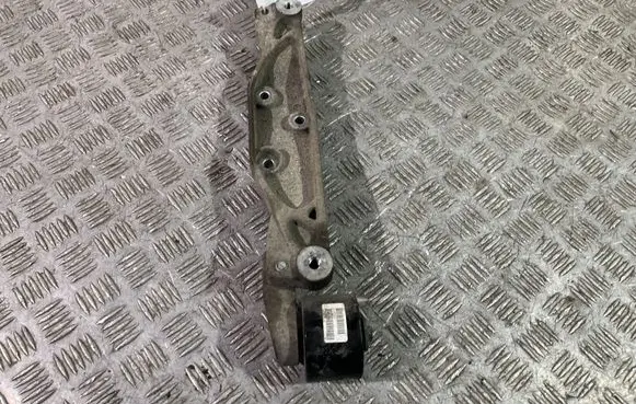 Volvo XC90 Rear differential/diff mount bracket 31437941