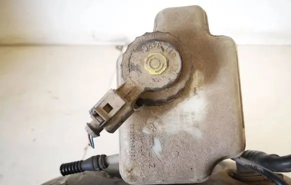 Brake fluid reservoir