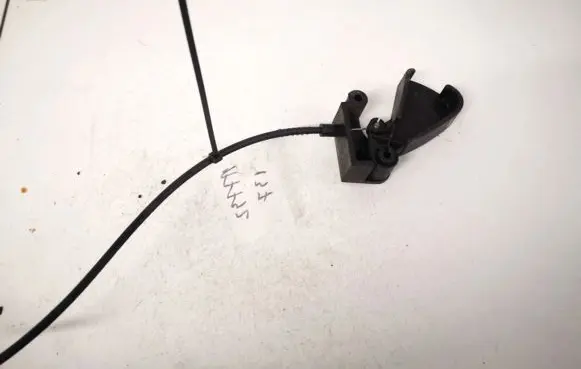 Engine bonnet (hood) release handle