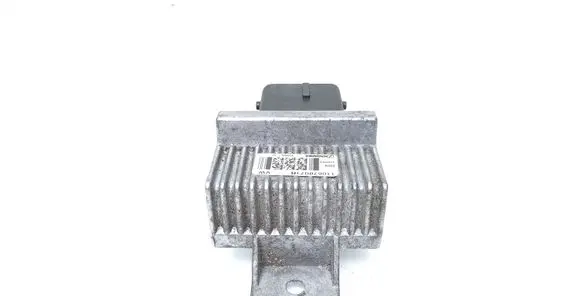 Mercedes-Benz A W176 Glow plug pre-heat relay 110678071R