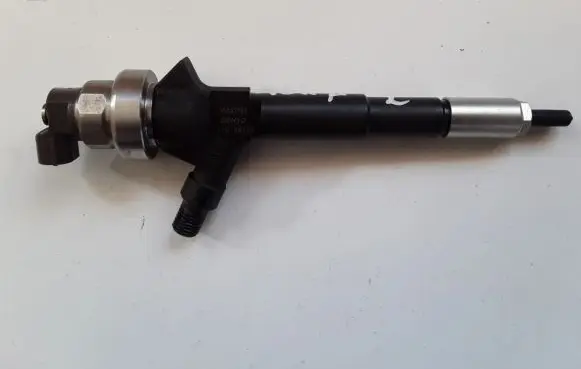 Opel Mokka Fuel injector 55567729