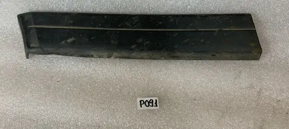 Mercedes-Benz E W124 Front door glass trim molding A1246900162