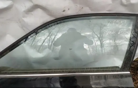 Honda Accord Front door window glass four-door