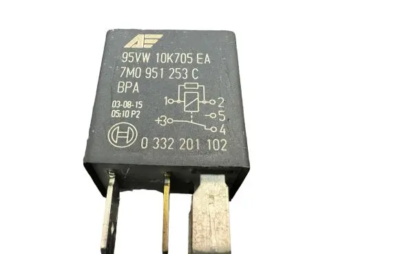 Volkswagen Golf IV Other relay 7M0951253C 0332201102 95VW10K705EA