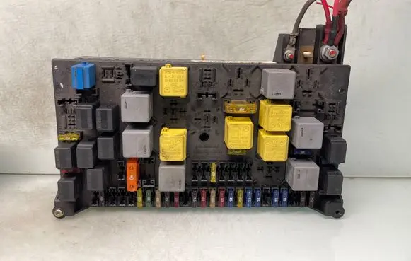 Mercedes-Benz ML W164 Fuse module 1635450205 08200101