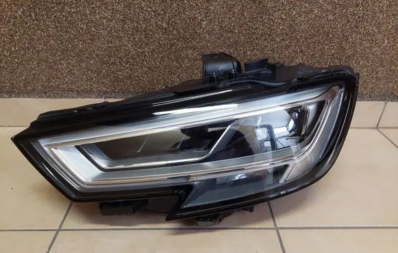 Audi A3 S3 8V Headlight/headlamp 8V0941035