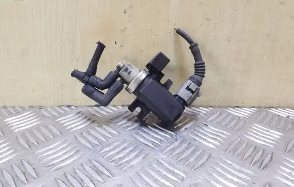 Audi A4 S4 B6 8E 8H Vacuum valve 8E0906627B