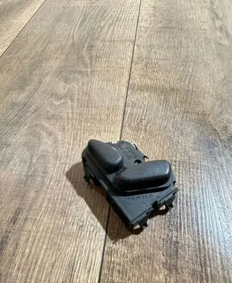 Mercedes-Benz C W203 Seat control switch 2108213851 03463825