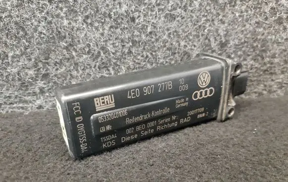 Audi A8 S8 D3 4E Tire pressure sensor 4E0907277B