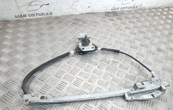 Rear door manual window regulator
